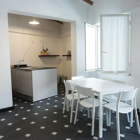 Boutique Novecento فندق لا سبيتسْيا